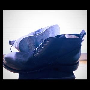 Ankle boots ( 8 by Yoox).